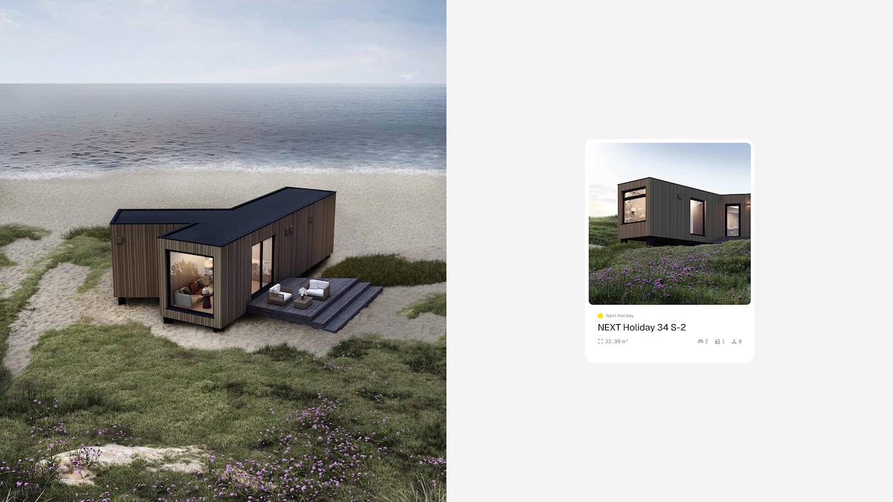 The modern Danwood NEXT Holiday 34 S-2 prefabricated house is located on the seafront – a compact structure with large windows and a terrace, ideal for a vacation plot. On the right, you can see the product card with information about the floor space (33.99 m²), number of rooms, and available options.