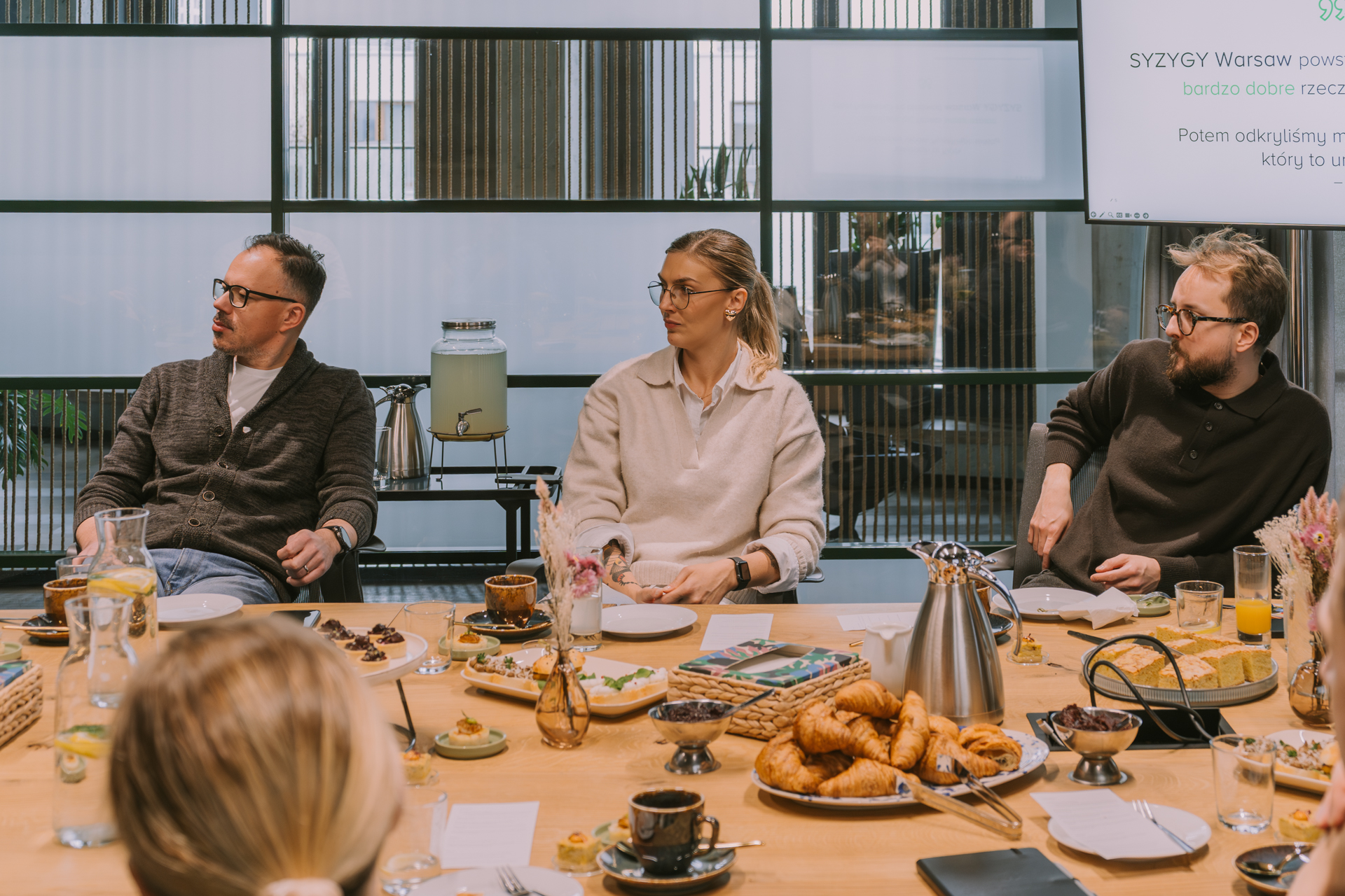 uczestnicy śniadania SPEKTRUM Offline #6 podczas rozmowy o autonomii w zespołach