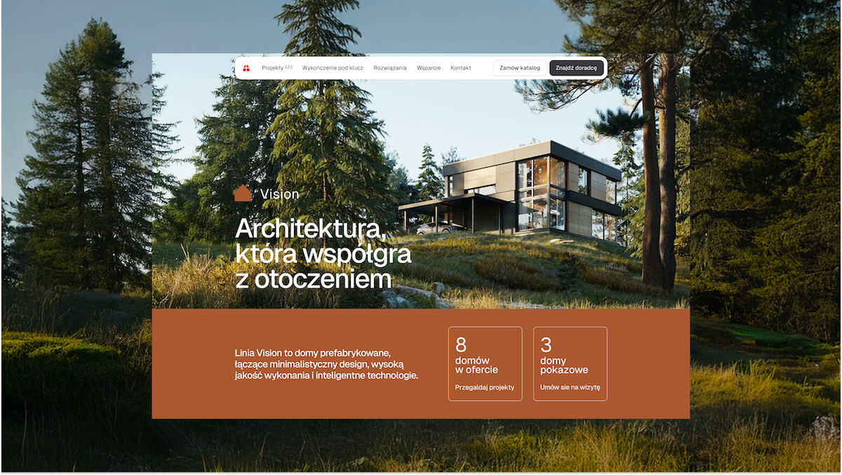 Zrzut ekranu prezentujący nową platformę internetową Danwood opartą na Magnolia CMS – katalog domów prefabrykowanych z projektami Holiday i Vision, konfigurator wnętrz, rzut budynku, prezentacja pakietów wykończenia przygotowanych przez architektów oraz sekcja zamówienia bezpłatnego katalogu. Interfejs zaprojektowany z myślą o użytkownikach mobilnych i desktopowych.